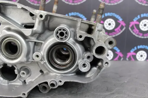 1992 yamaha yz250 OEM LEFT RIGHT ENGINE MOTOR CRANKCASE CRANK CASES BLOCK SET