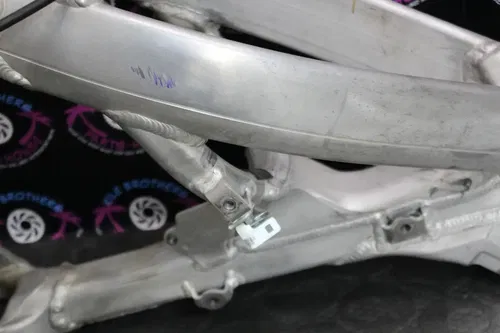 2004 honda crf250x OEM MAIN FRAME CHASSI 50010-KSC-000