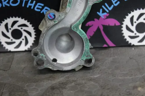 2014 kawasaki 06-15 kx450f OEM ENGINE WATER PUMP HOUSING COVER 16142-0735
