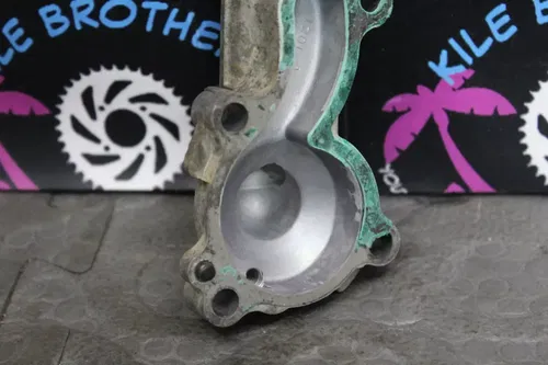 2014 kawasaki 06-15 kx450f OEM ENGINE WATER PUMP HOUSING COVER 16142-0735