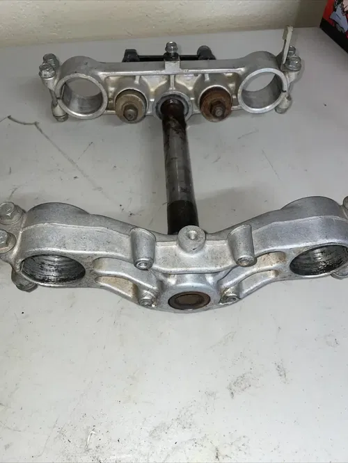 1987 Kawasaki kx 250  kx250 front fork triple clamp