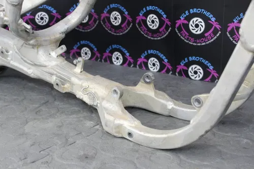 2005 honda crf450r OEM FRAME CHASSIS CHASSI MAIN ALUMINUM MOUNT 50010-MEN-730