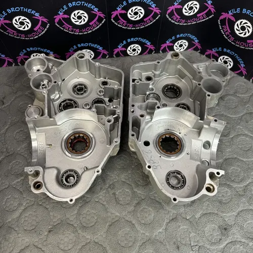 00 - 2003 ktm 450 SX LEFT RIGHT ENGINE CRANKCASE CRANK CASES BLOCK 14MM CASE SET