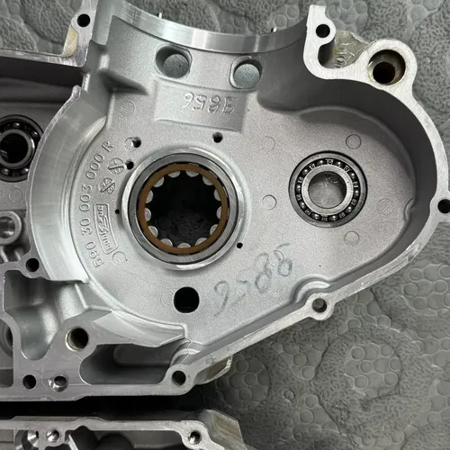 00 - 2003 ktm 450 SX LEFT RIGHT ENGINE CRANKCASE CRANK CASES BLOCK 14MM CASE SET