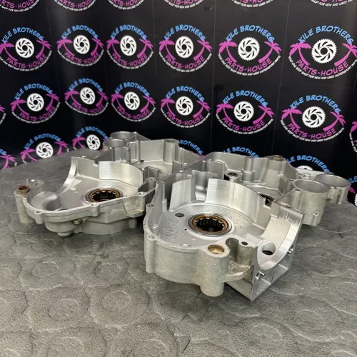 00 - 2003 ktm 450 SX LEFT RIGHT ENGINE CRANKCASE CRANK CASES BLOCK 14MM CASE SET