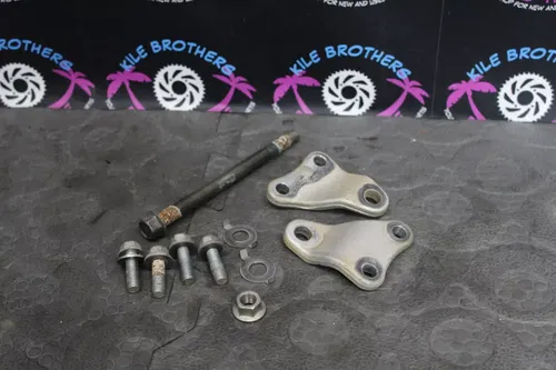 2006 yamaha yz250f OEM LOWER ENGINE MOTOR MOUNT STAY BRACKETS BOLTS GOOD