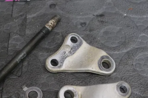 2006 yamaha yz250f OEM LOWER ENGINE MOTOR MOUNT STAY BRACKETS BOLTS GOOD