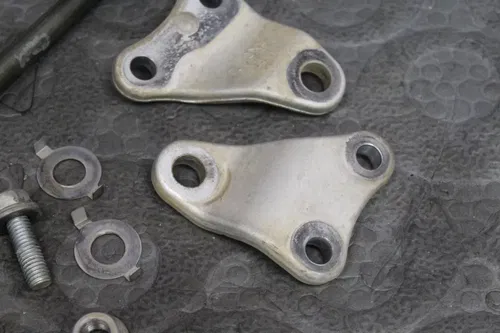2006 yamaha yz250f OEM LOWER ENGINE MOTOR MOUNT STAY BRACKETS BOLTS GOOD