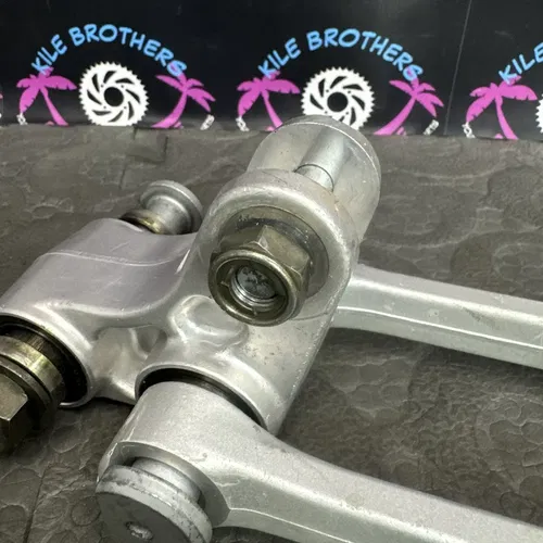 2004 Yamaha YZ450F OEM REAR SHOCK LINKAGE LINKS 5NY-2217A-00-00 5XE-2217F-00-00