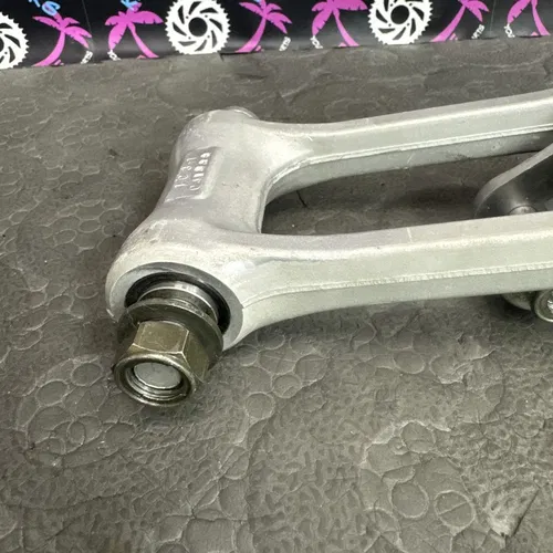 2004 Yamaha YZ450F OEM REAR SHOCK LINKAGE LINKS 5NY-2217A-00-00 5XE-2217F-00-00