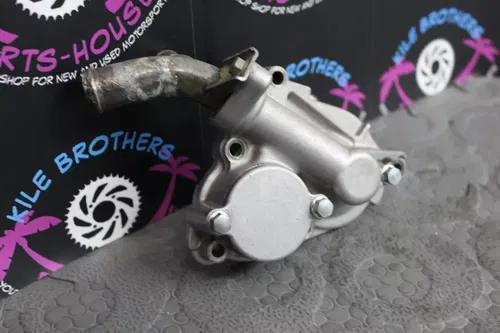 2005 suzuki rmz250 OEM ENGINE WATER PUMP HOUSING COVER oil filter cover