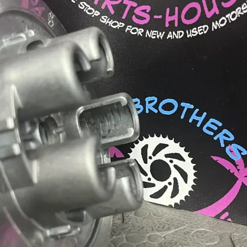 2005 YAMAHA  YZ250F  COMPLETE CLUTCH W PLATES BASKET HUB PRESSURE PLATE 5NL-1611