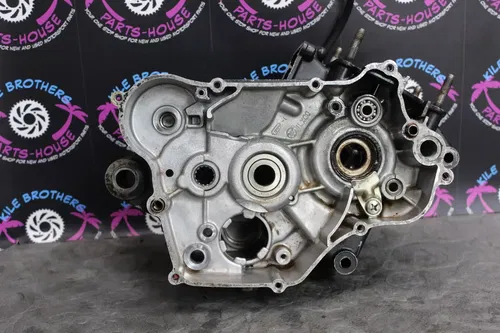 1986 yamaha 86-87 yz125 LEFT RIGHT ENGINE CRANKCASE CRANK CASES BLOCK CASE SET