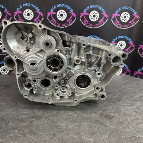 2017 kawasaki kx250f LEFT RIGHT ENGINE CRANKCASE CRANK CASES BLOCK CASE SET