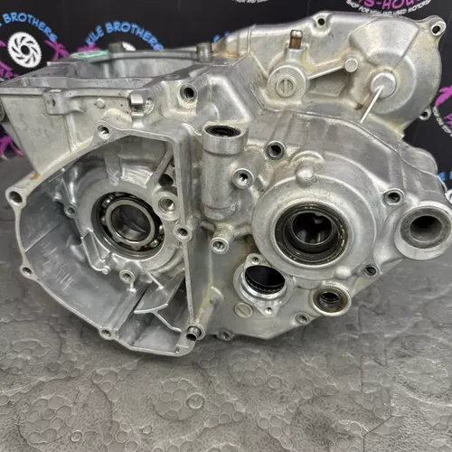 2017 kawasaki kx250f LEFT RIGHT ENGINE CRANKCASE CRANK CASES BLOCK CASE SET