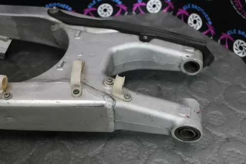2004 honda crf450r OEM SWINGARM SWING ARM SUSPENSION 52200-MEN-000