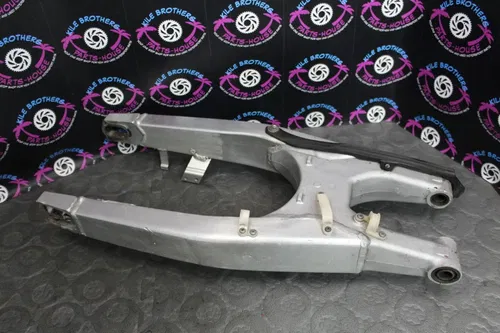 2004 honda crf450r OEM SWINGARM SWING ARM SUSPENSION 52200-MEN-000