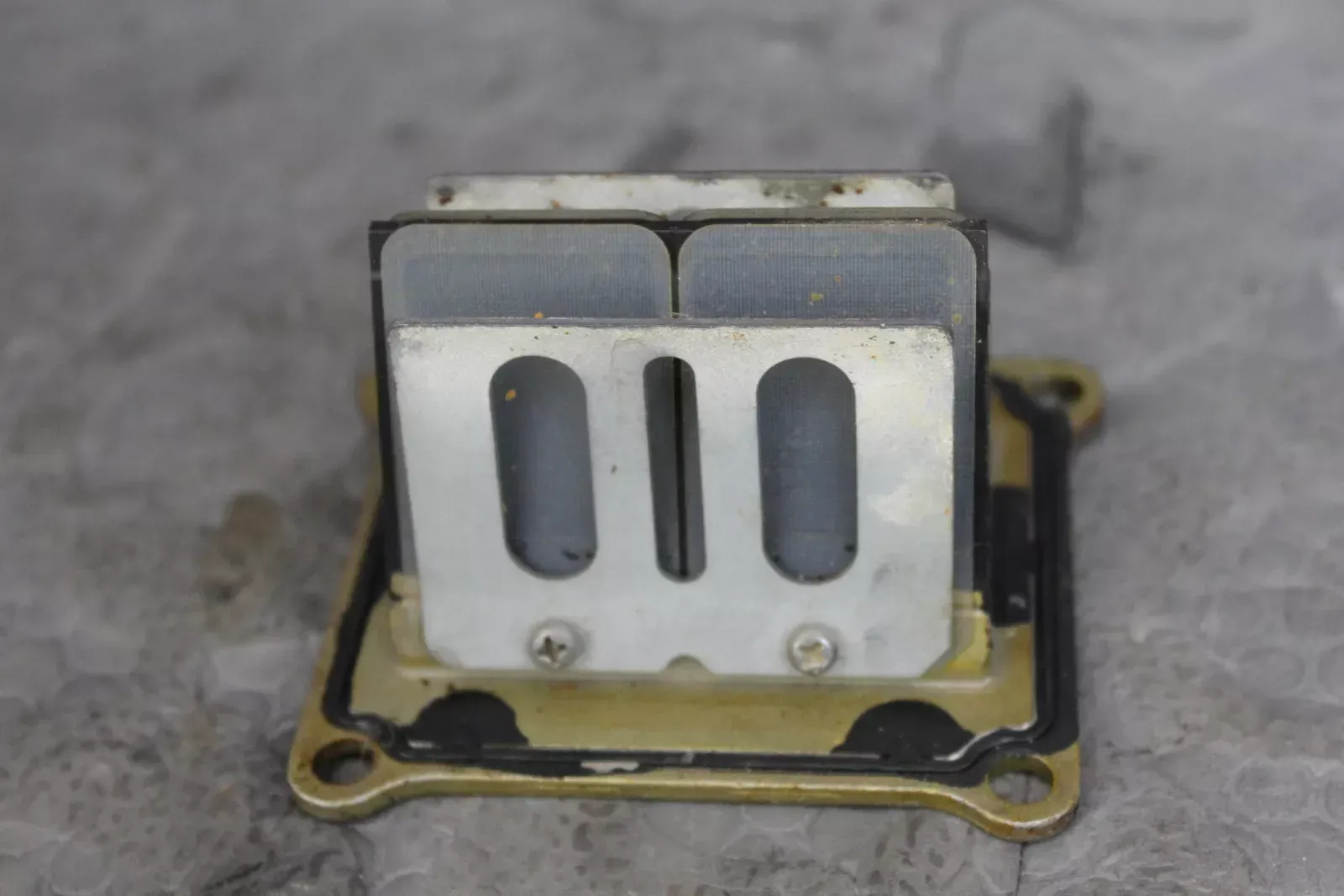 2001 yamaha 01-02 yz125 OEM CARB CARBURETOR JOINT INTAKE 2001 yamaha 01-02 yz125 OEM CARB CARBURETOR JOINT INTAKE