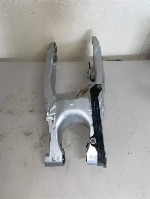 2000 YAMAHA YZ125 REAR SWINGARM SWING ARM PIVOT 5MV-22110-00-00