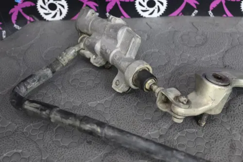2003 yamaha wr250 wr450 yz125 yz450f OEM REAR BACK BRAKE CALIPER 5UN-2580W-10-00