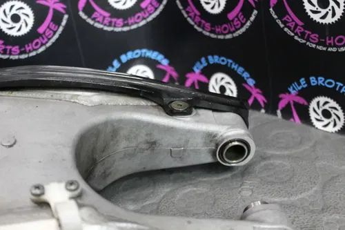 2004 Yamaha 03-04 YZ450F OEM SWINGARM SWING ARM SUSPENSION 5UN-22110-00-00