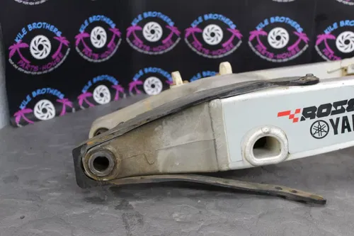 2005 YAMAHA YZ250F OEM SWINGARM SWING ARM SUSPENSION 1C3-22110-00-00