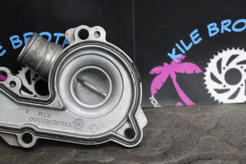 2011 ktm 11-13 350 SXF OEM ENGINE WATER PUMP HOUSING COVER 77235052000