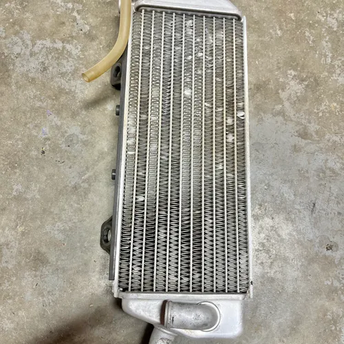 Radiator 16-18 Ktm/husky 125/250
Fill Side