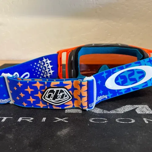 Oakley Frontline MX Goggles