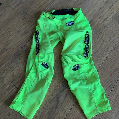 Youth Troy Lee Designs Gear Combo - Size XL/28