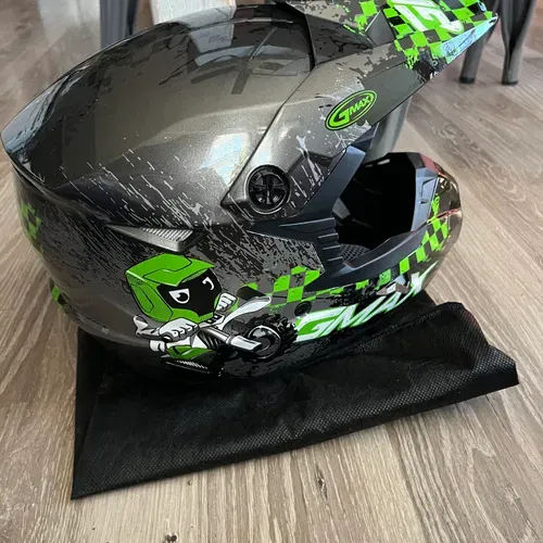 Gmax Youth Helmet/NWT M