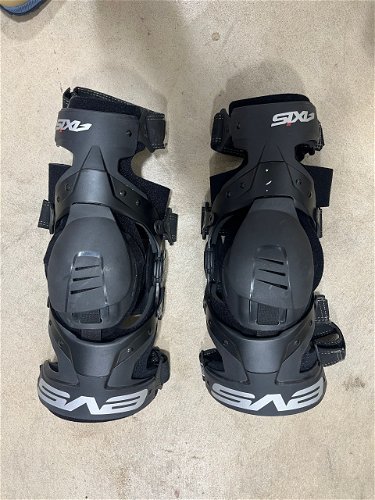 EVS Axis Sport Knee Brace.