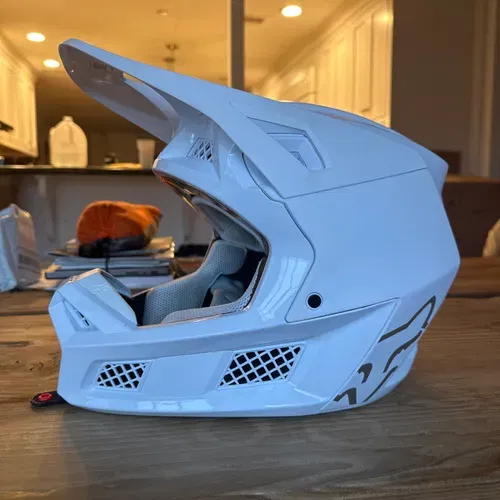 V3 Fox Helmet