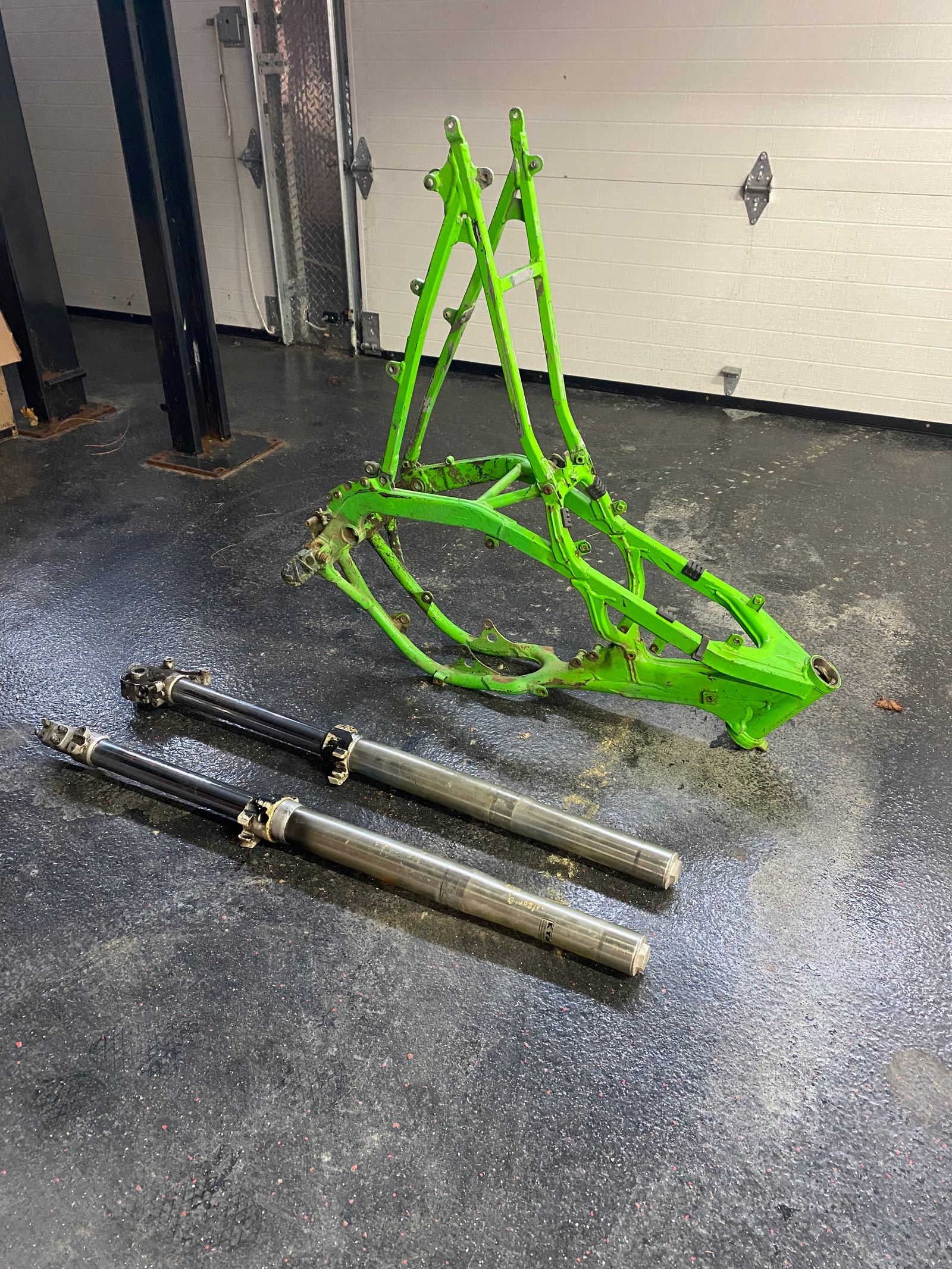 1996 Kawasaki Kx 125 Frame, And Front Forks.