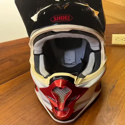 Shoei VFX-W Medium - Red/Black Shoei VFX-W Medium - Red/Black