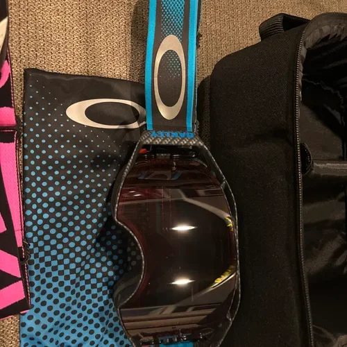 Oakley Airbrake MX Goggles and Case plus tearoffs