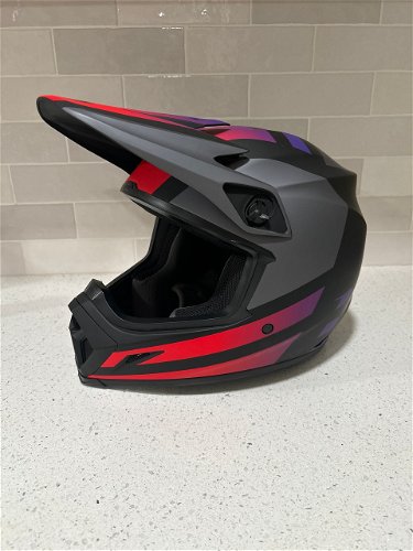 Bell MX-9 adult helmet size Medium 