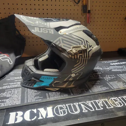 Just 1 Carbon Helmet Large