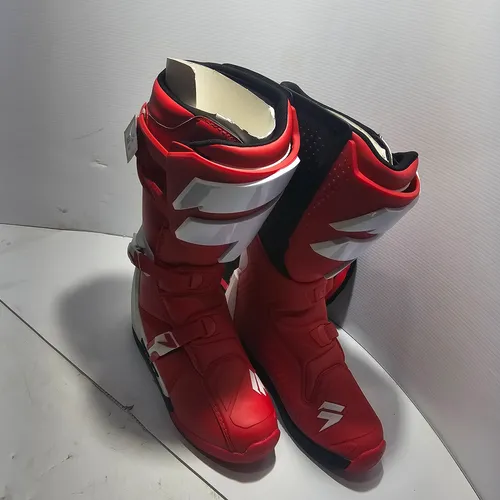 BRAND NEW SHIFT WHIT3 LABEL BOOTS RED SIZE 10