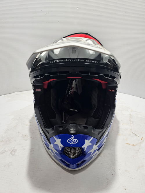 6D ATR-2Y HELMET RED/WHITE/BLUE SIZE YOUTH MED