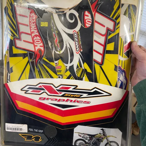 05-06 Suzuki Rmz250 Nstyle Hot Wheels Graphics And Seat Cover