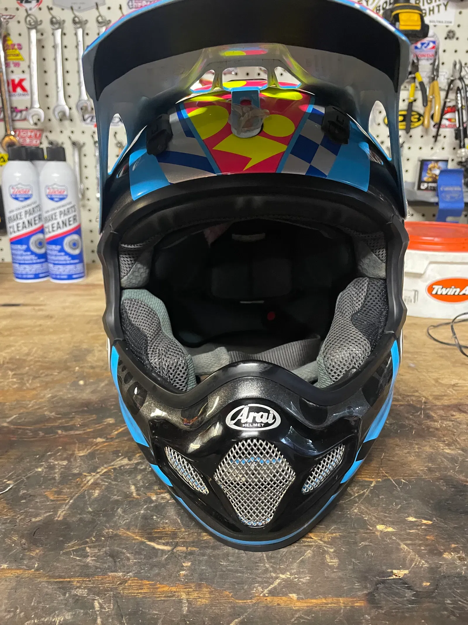 【出品】Arai VX-PRO4 Amazon.com: Arai VX-Pro4 Solid Adult Off-Road Motorcycle