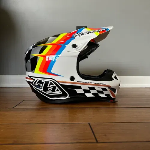 値下げする商品 Troy Lee オフロードヘルメット SE4 Polyacrylite Mips