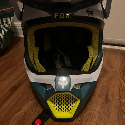 Fox Dirtbike Helmet With MIPS 