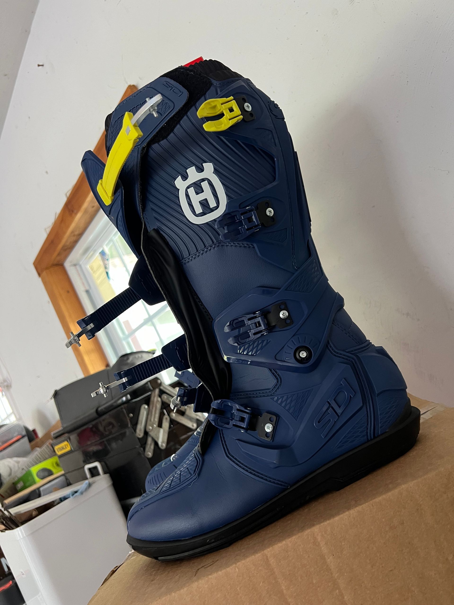 Husqvarna mx boots hotsell