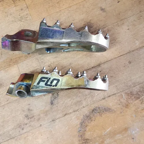 Flo Motorsport Jet Fuel Pegs 
