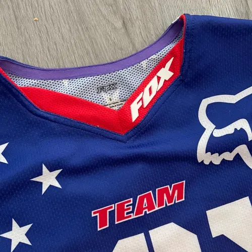 Des Nation Fox Jersey Signed