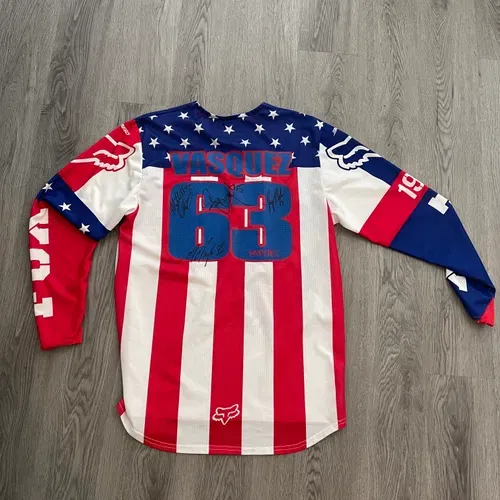 Des Nation Fox Jersey Signed