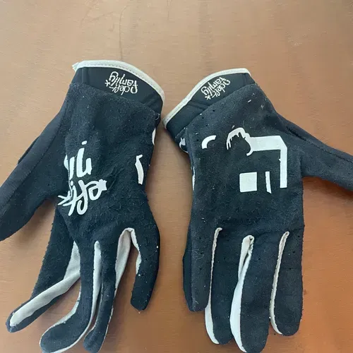 Deft Family Gloves