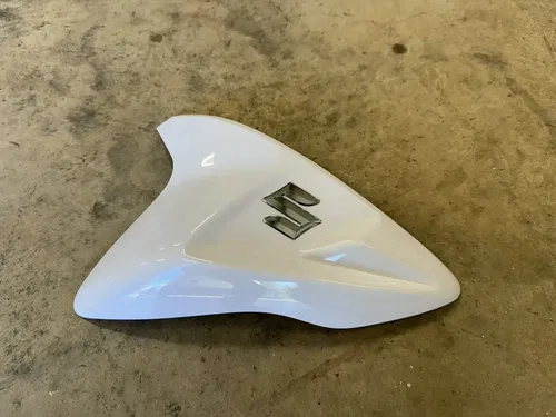 2011-2021 SUZUKI GSXR 600 Left Side LH Tank Cover Trim Panel Emblem OEM White
